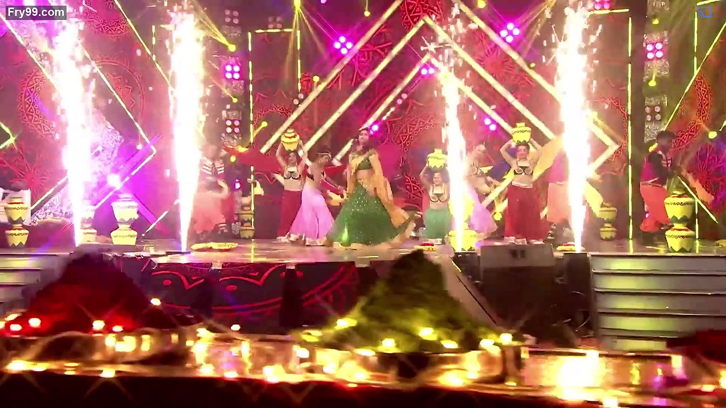 Milf Anchor Shyamala Rare Super Hot Fleshy Jiggling Deep Navel Exposing Dance