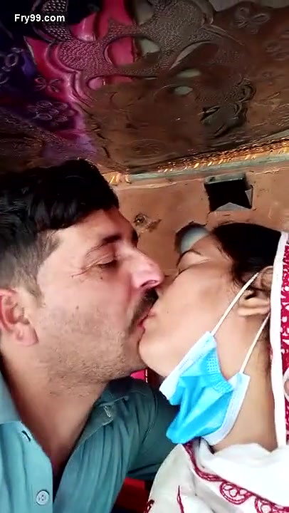Paki aunty Romance With Neighbour Uncle