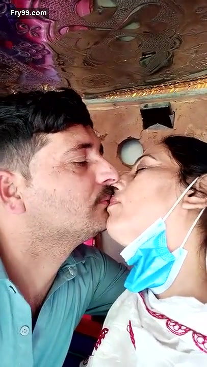 Paki aunty Romance With Neighbour Uncle