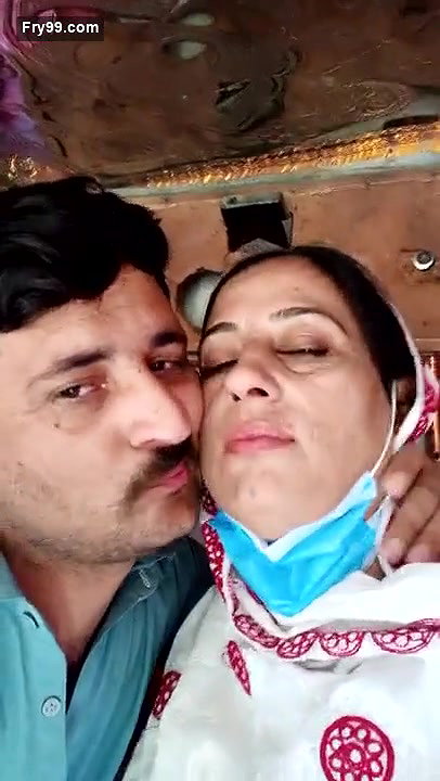 Paki aunty Romance With Neighbour Uncle