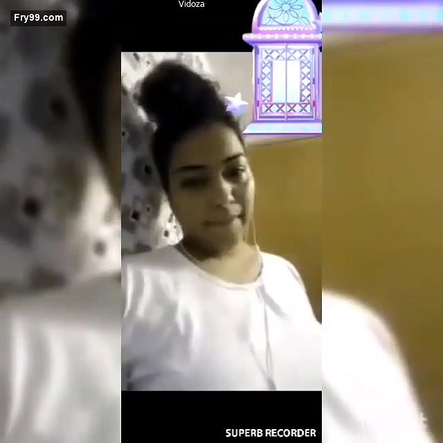 Desi Girl Showing Boob And Pussy On VideoCall