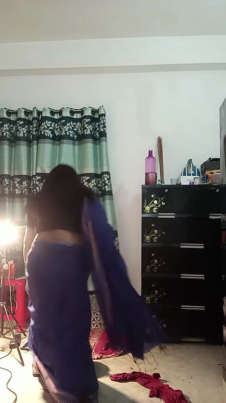 Deshi boudi show’s her 38 size boobes and juicy pussy.