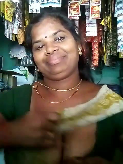 Tamil Bhabhi Shows her Boobs