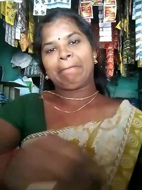 Tamil Bhabhi Shows her Boobs
