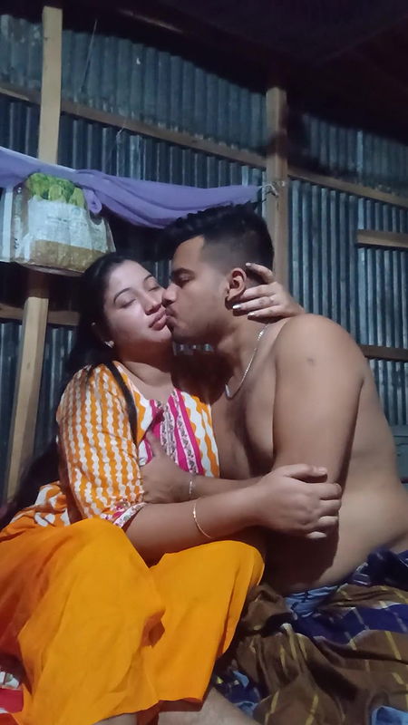 desi kissing p1080