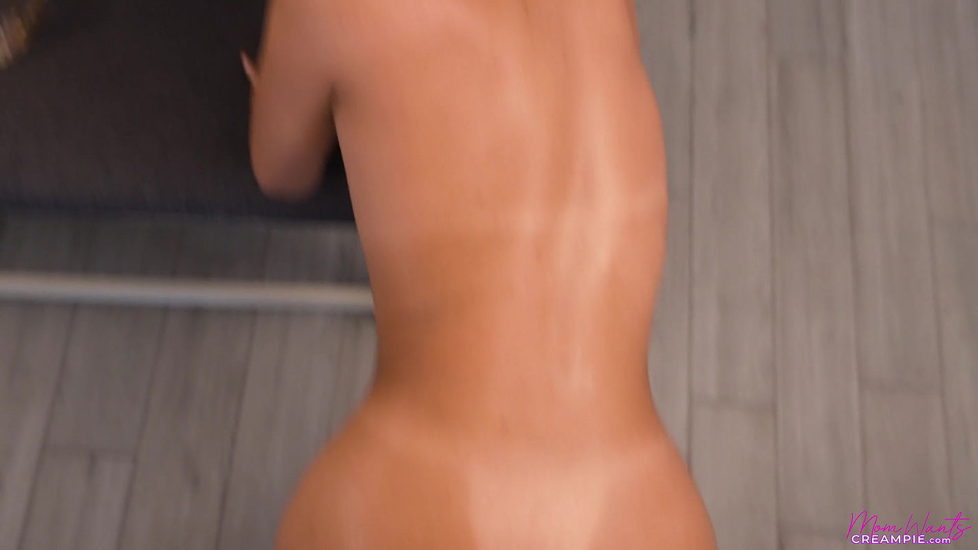 Mom Wants Creampie with Liv Revamped in Stepmom Gives Me The Tastiest Halloween Treat – S3_E6