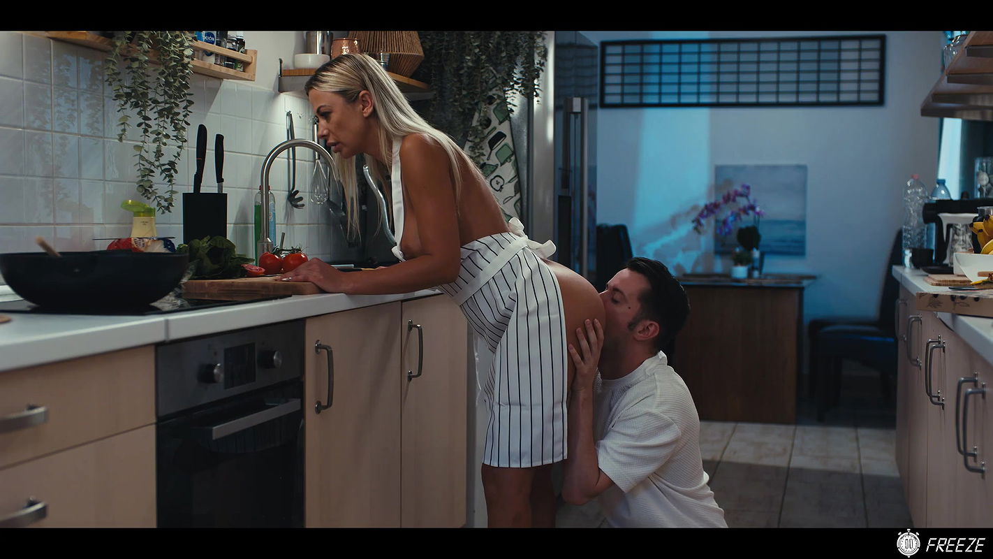 Freeze with Shalina Devine in Stepmom