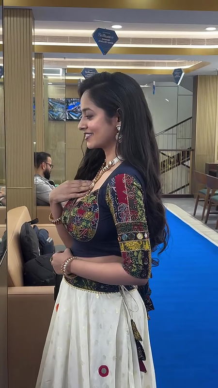 cute malayali girl with huge breasts and cleavage2