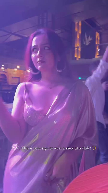 DIPANKANA SLUTTY SEXY TEASE IN SAREE FAPWORTHY SIZZLING IN CLUB