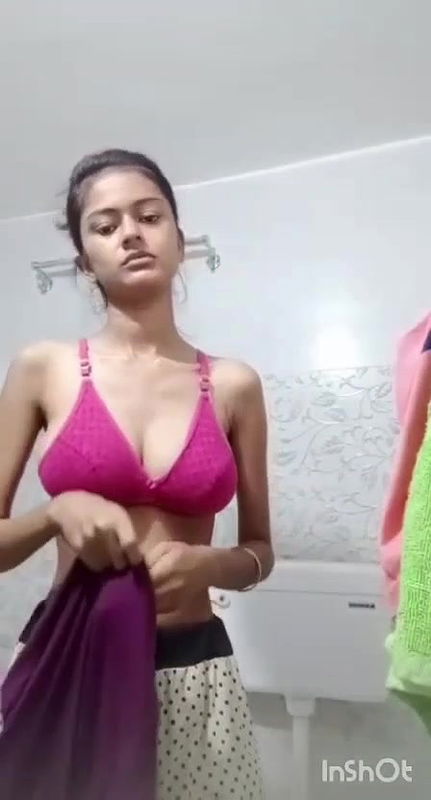 Desi slim cute teen showing and bathing full collection 3 videos