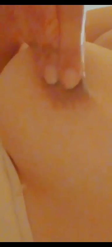 Desi teen sending nudes to lover2