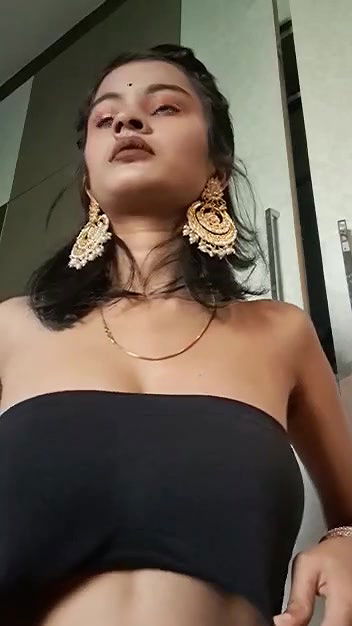 Desi slim cute teen showing and bathing full collection 3 videos