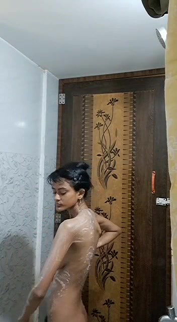 Desi slim cute teen showing and bathing full collection 3 videos