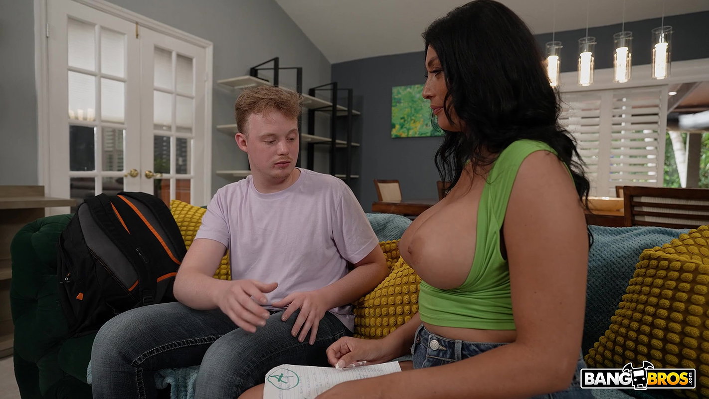 Mom Is Horny with Lola Pearl in I Want To Be A Good Stepmom