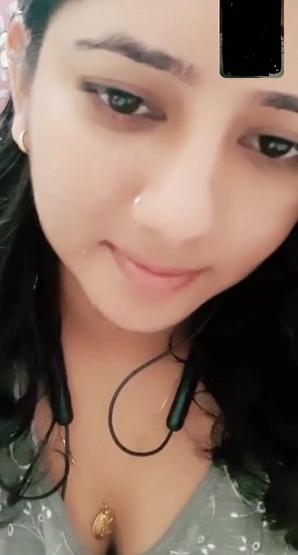 Cute expression gf Showing her big melons on vc with big smile
