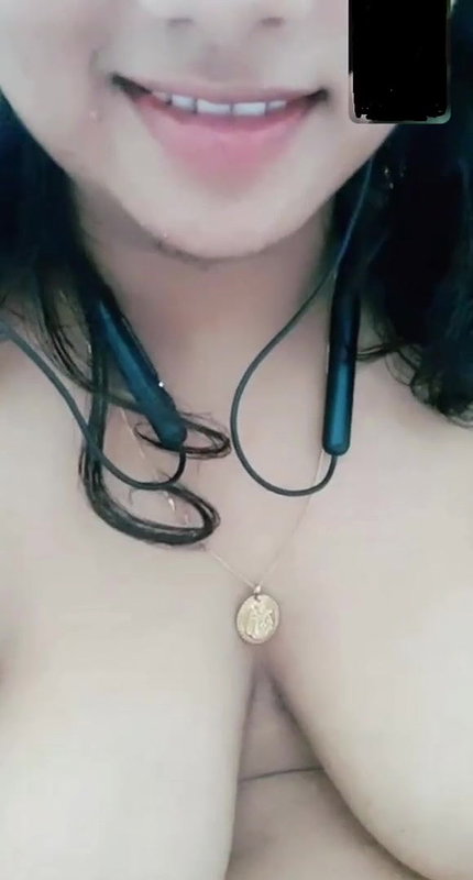 Cute expression gf Showing her big melons on vc with big smile