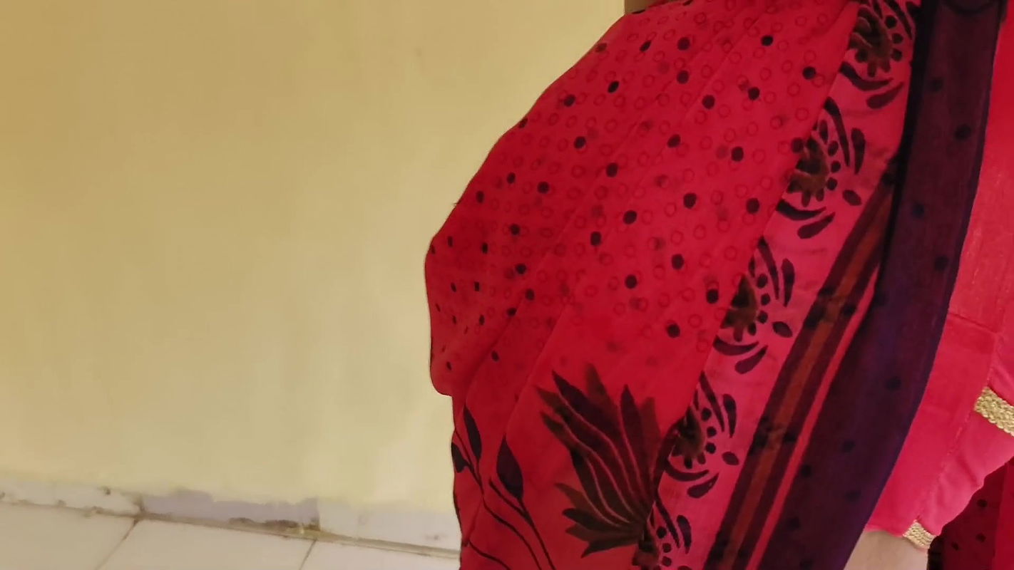 Desi bhabhi pocha marate Samay apane sahab se chut ki chudai ki