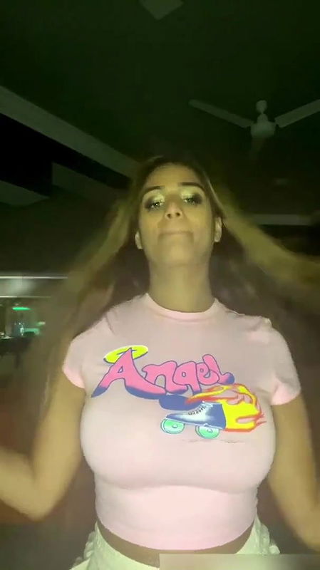 Poonam Pandey Boobs Showing