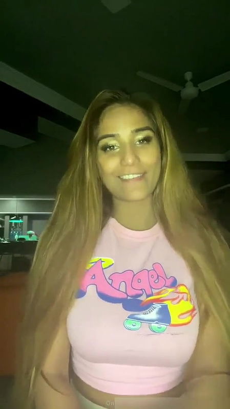 Poonam Pandey Boobs Showing