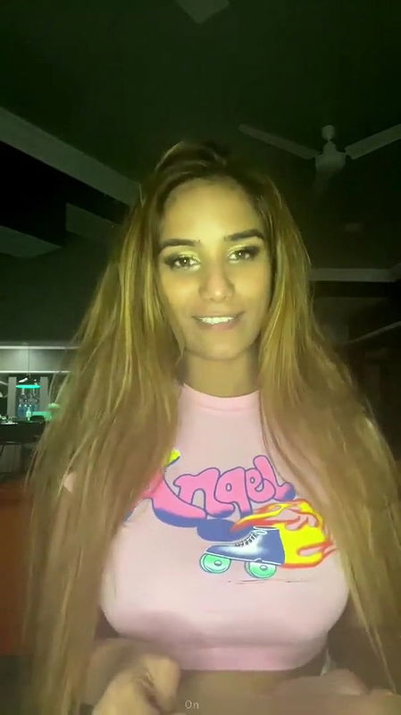 Poonam Pandey Boobs Showing