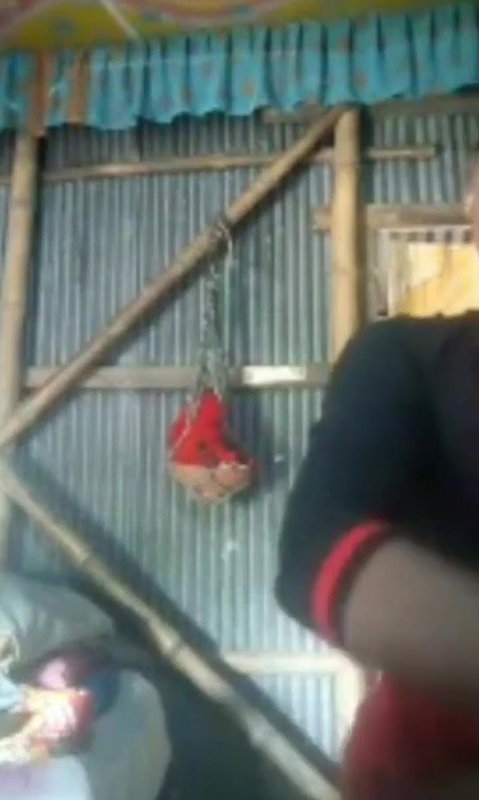 Desi village bhabi show her pussy