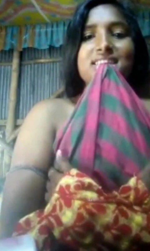 Desi village bhabi show her pussy