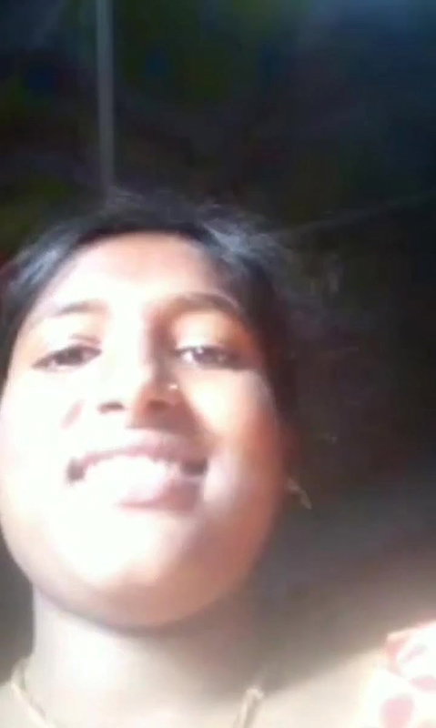 Desi village bhabi show her pussy