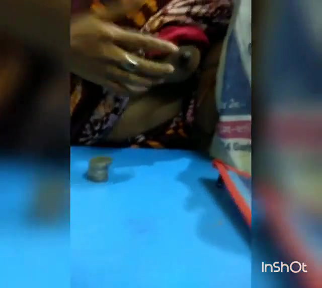 Bengali bhabi show her boobs