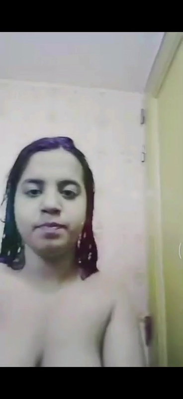 Desi gf showing nude while bathing 2 videos
