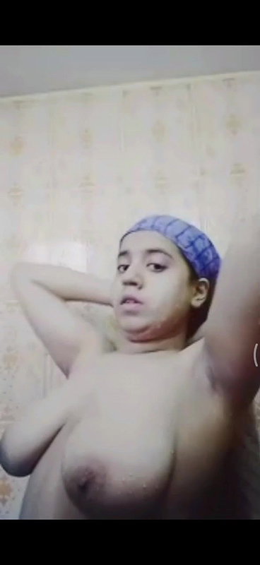 Desi gf showing nude while bathing 2 videos