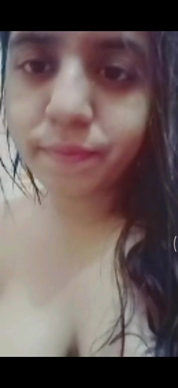 Desi gf showing nude while bathing 2 videos