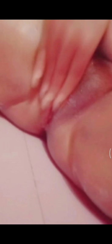 Desi gf showing nude while bathing 2 videos