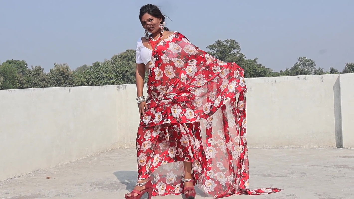 Horny pinky tiwari hot cleavage and navel show photoshoot