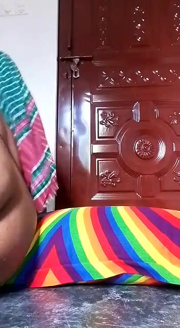 Beautiful Bhabhi Showing Nude And Fingering