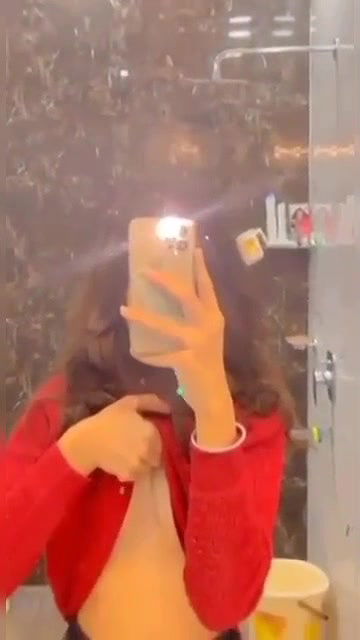 Desi slim teen leaked snaps