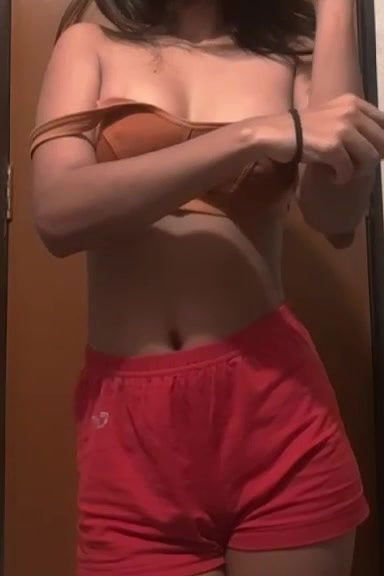 Desi hot figure teen making nude snap