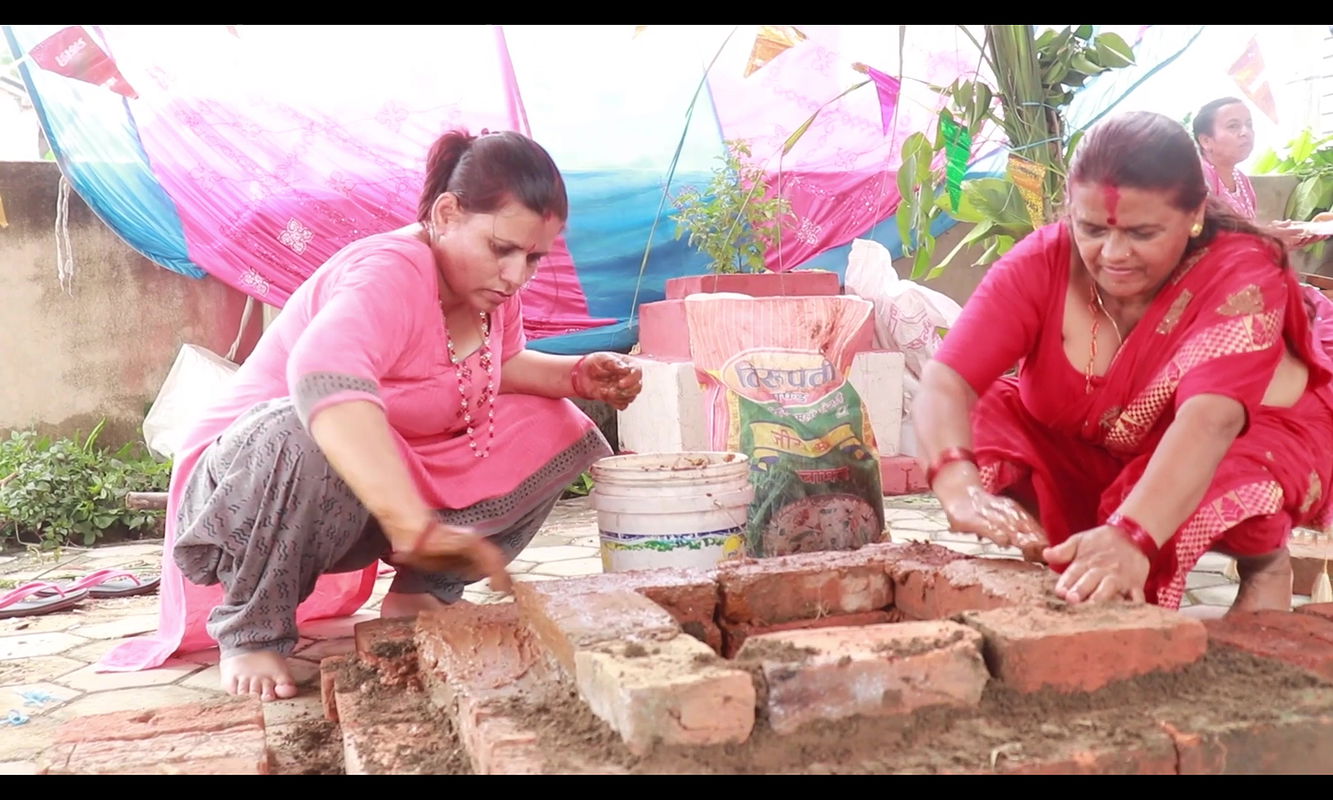 Busty desi aunty sexy cleavage show in pink dress