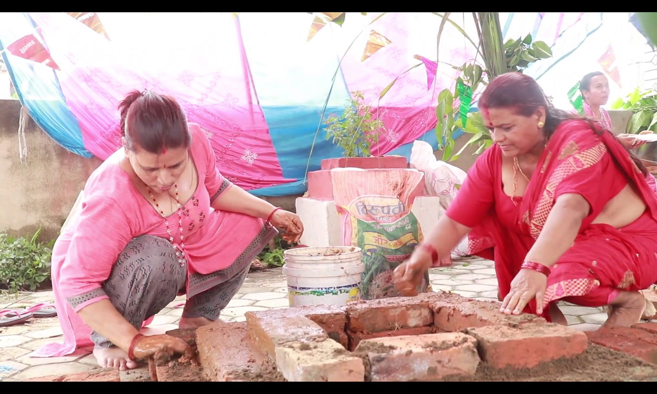 Busty desi aunty sexy cleavage show in pink dress