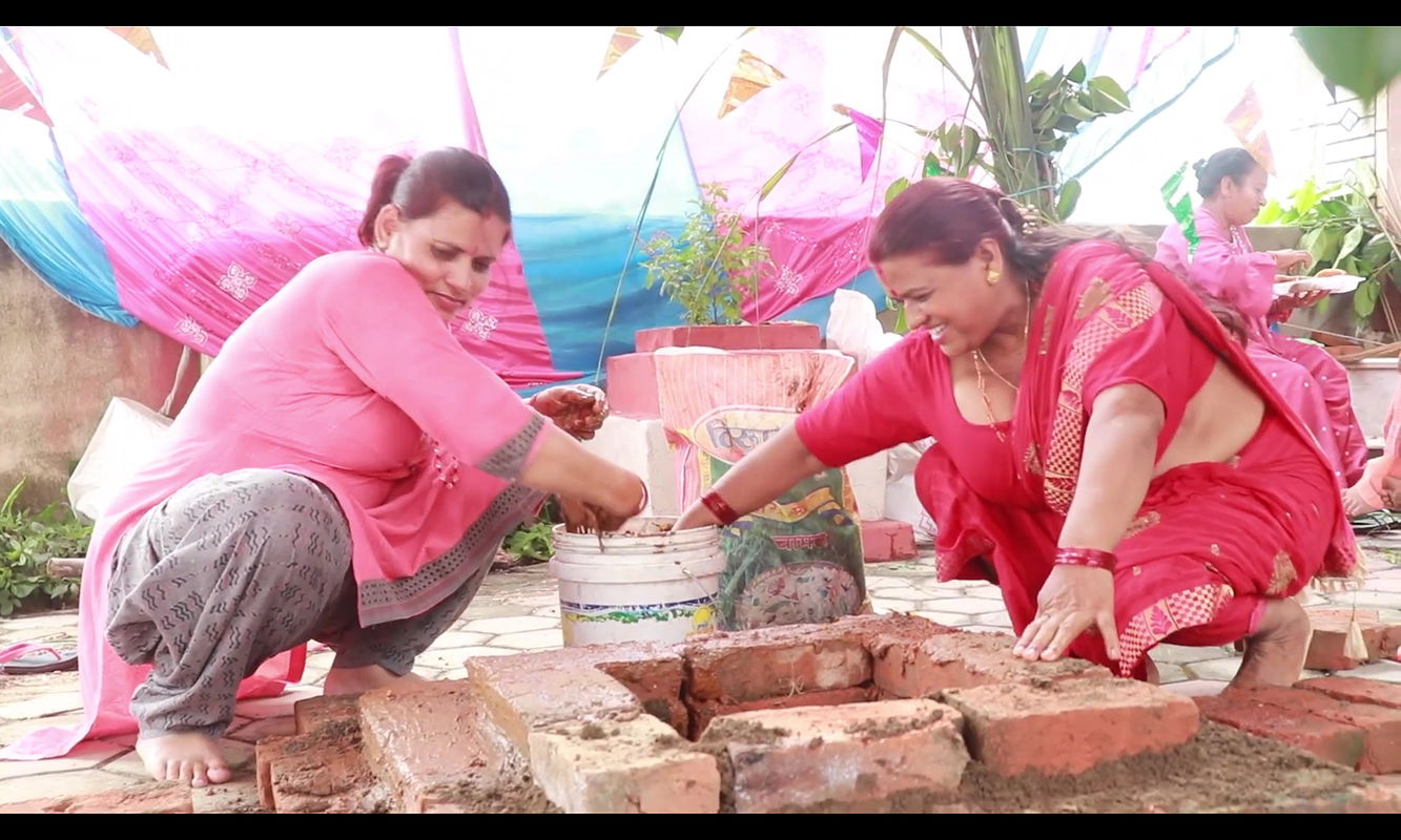 Busty desi aunty sexy cleavage show in pink dress