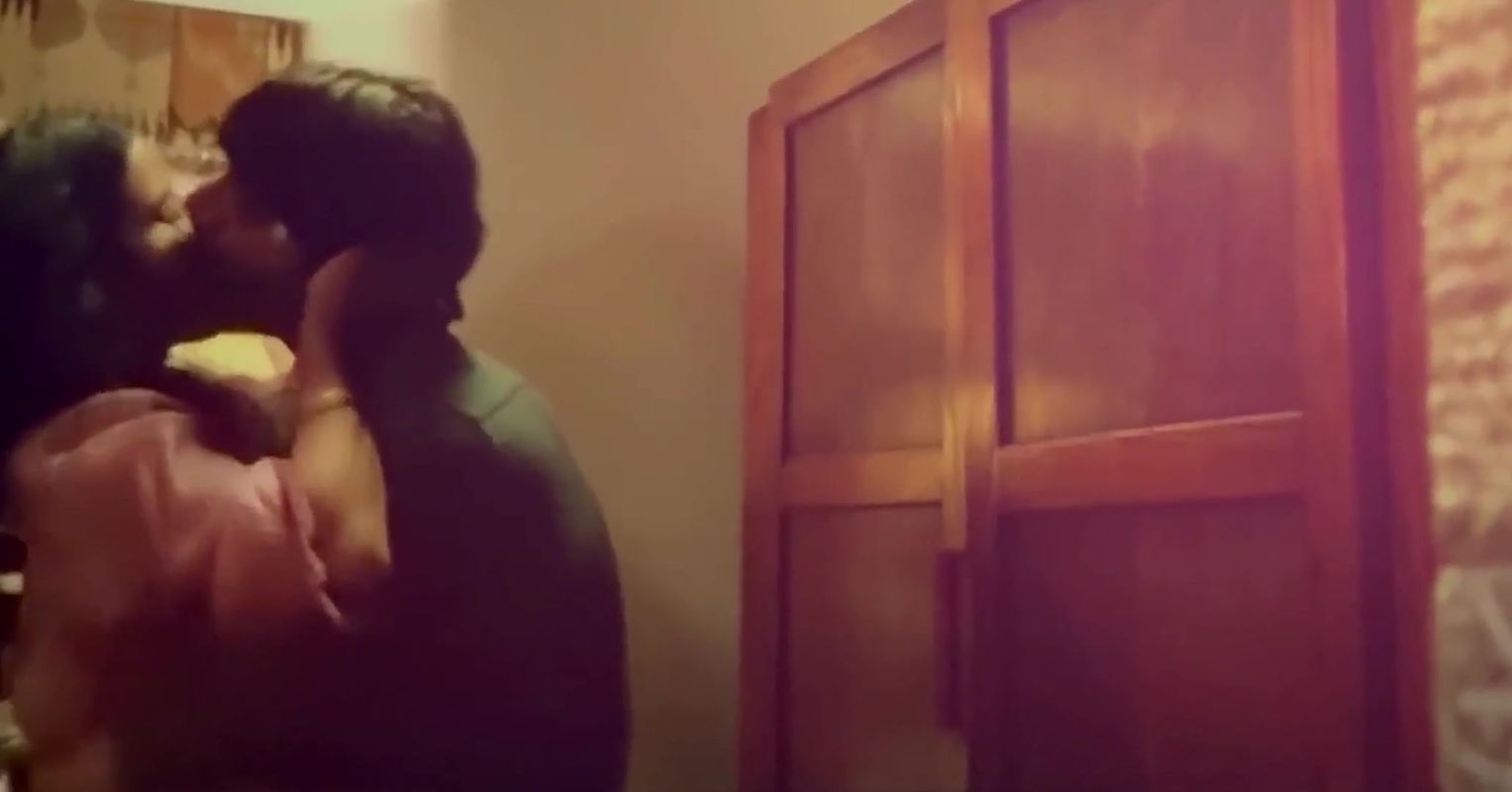 Rasika Dugal Kiss Scene Lord Curzon Ki Haveli