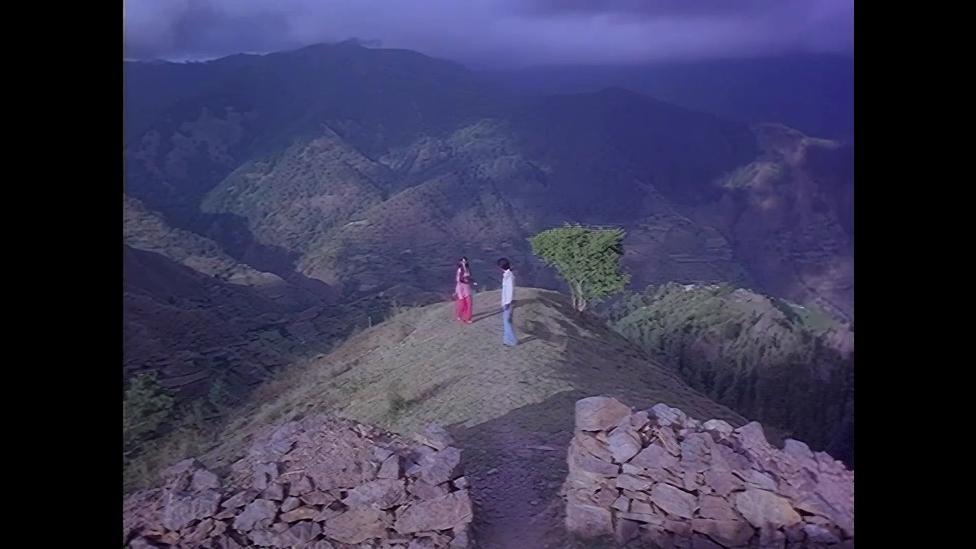 Sridevi Hot Boob Ass Shake Song4-Varumaiyin Niram Sivappu19802