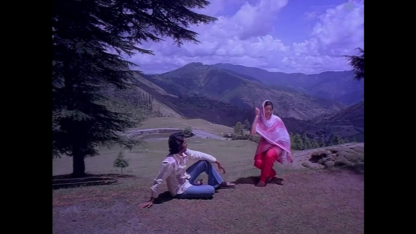 Sridevi Hot Boob Ass Shake Song4-Varumaiyin Niram Sivappu19802