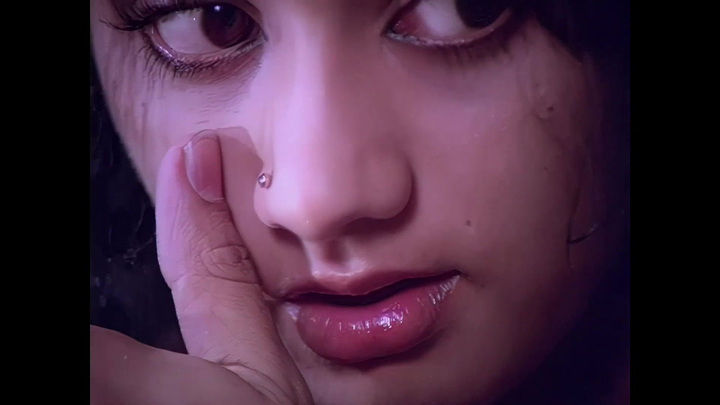 Sridevi Hottest Bath Seducing Song 1 Extended Scene-Varumaiyin Niram Sivappu1980.m2