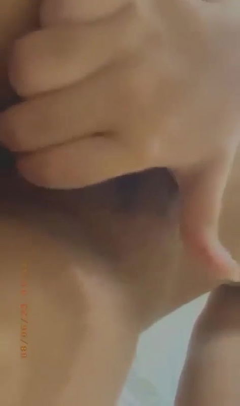 Desi chubby girlfriend showing and inserting hair brush in ass 2 videos