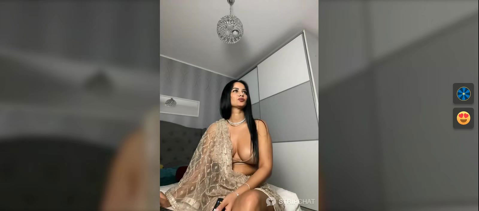 Beautiful Babe wearing Saree showing her beautiful body