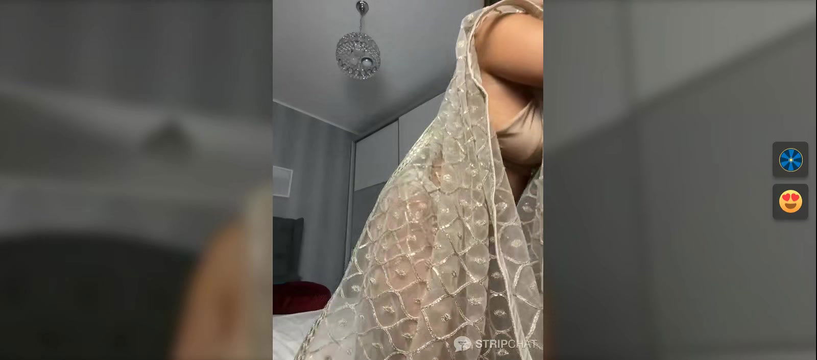 Beautiful Babe wearing Saree showing her beautiful body