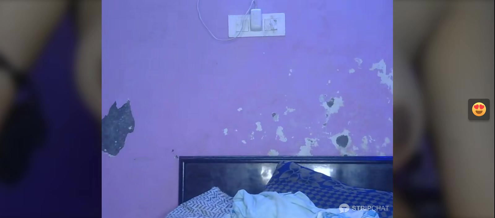 Desi college girl showing her boobs