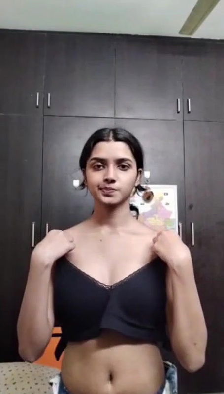 Beautiful Bangalore Girl Showing Boob And Kissing Boyfriend