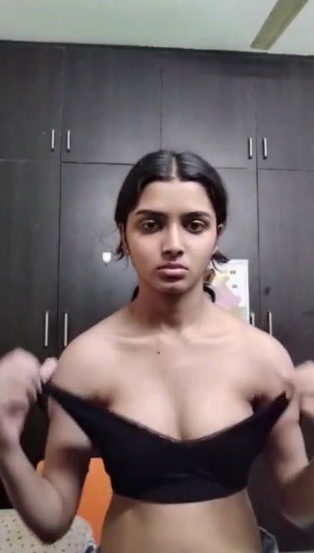 Beautiful Bangalore Girl Showing Boob And Kissing Boyfriend