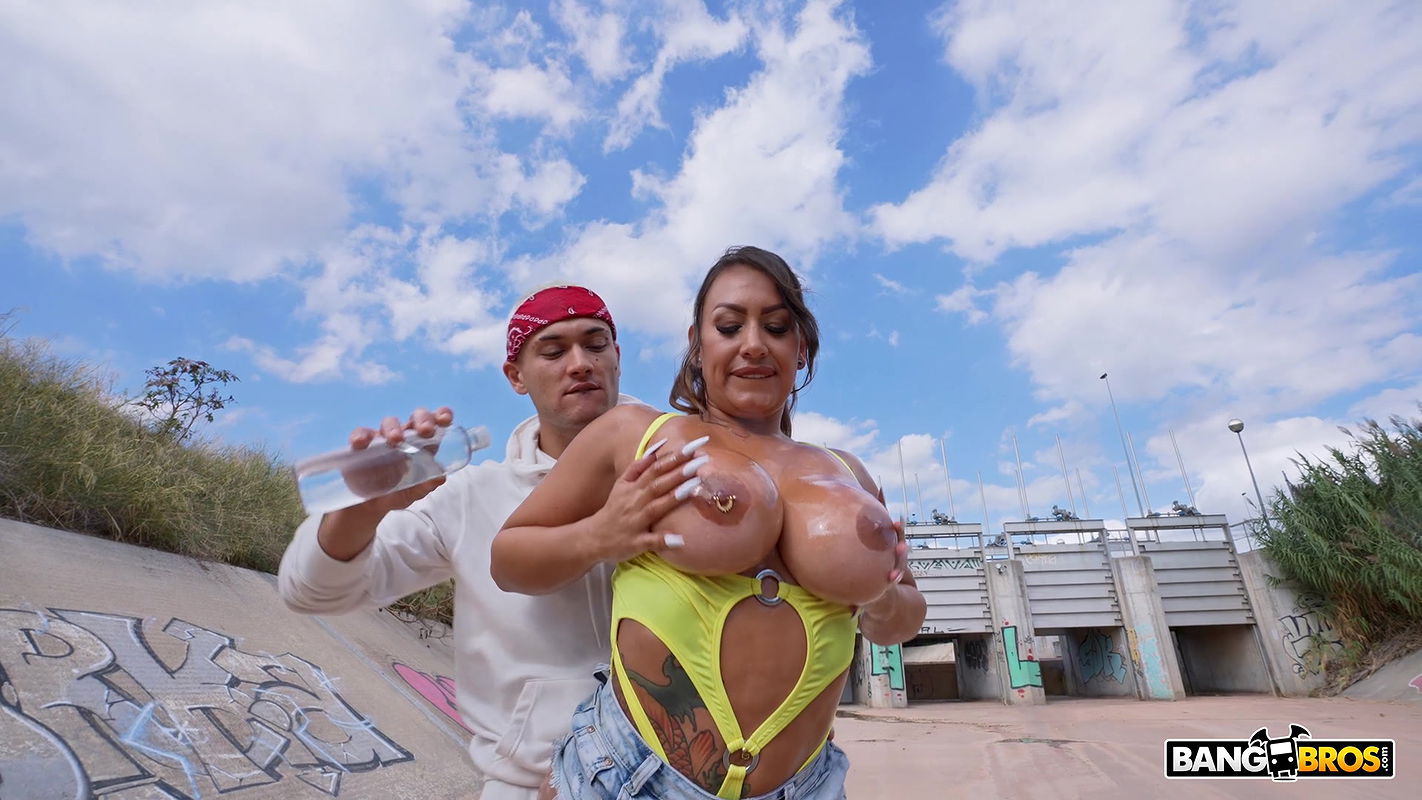 Ass Parade with LaPaisita Oficial in Colombia’s finest anal booty